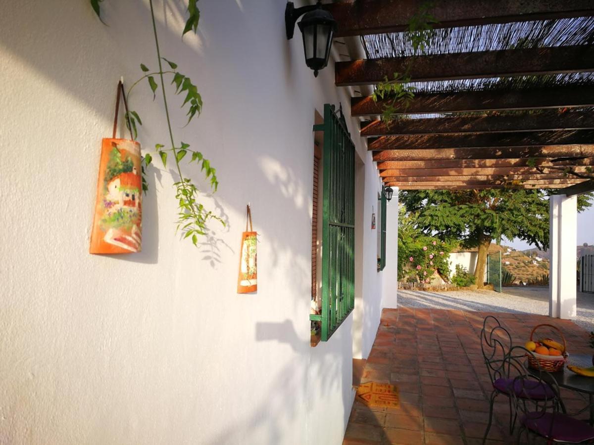 Вілла Casa Lola Sayalonga Екстер'єр фото