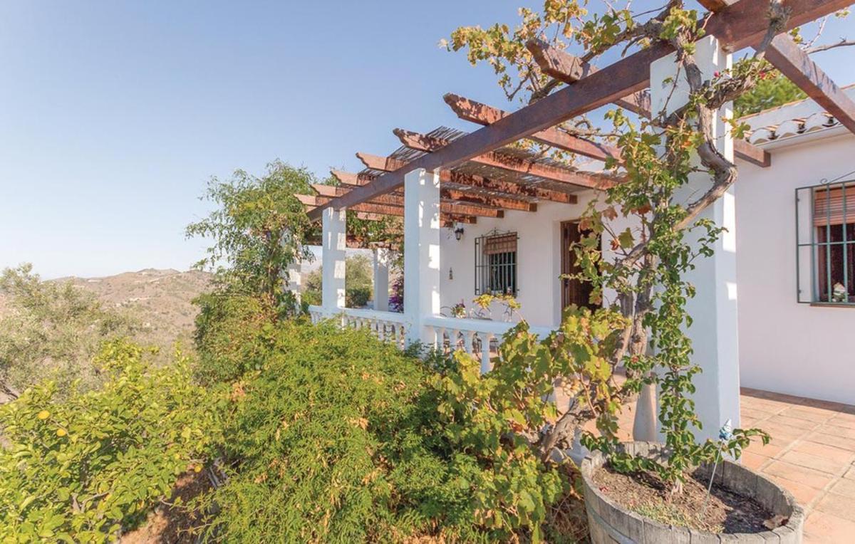 Вілла Casa Lola Sayalonga Екстер'єр фото